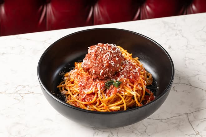 Maggiano's Little Italy signature dishes Mom's LasagnaSpaghetti & MeatballChicken Parmesan﻿﻿﻿